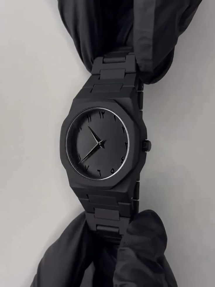 Black Arabic Aura Quartz Watch – Sleek